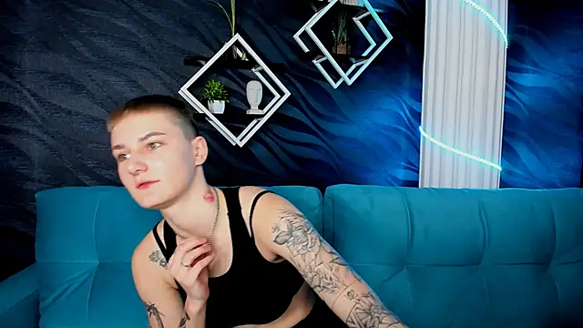 LindaBryantt online show from 03-17-25, 03:03