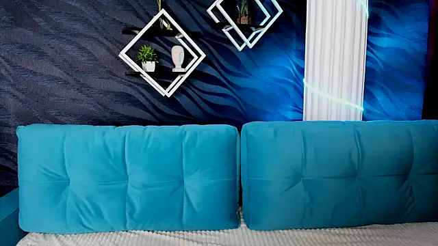 LindaBryantt online show from 03-18-25, 03:09