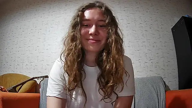 Snapshot of girliemilk chatting on 09-16-25, 05:58 girliemilk online show from 09-16-25, 05:58