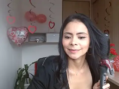 Snapshot of hema_gold chatting on 02-14-25, 01:08 hema gold online show from 02-14-25, 01:08