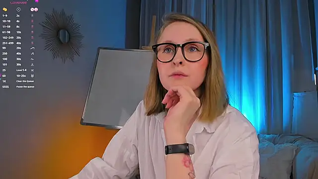 Snapshot of Agatha_Mott chatting on 03-21-25, 10:50 Agatha Mott online show from 03-21-25, 10:50