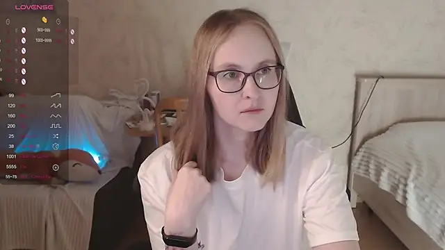 Snapshot of Agatha_Mott chatting on 09-15-25, 05:07 Agatha Mott online show from 09-15-25, 05:07