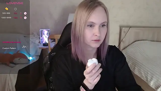 Snapshot of Agatha_Mott chatting on 10-11-25, 05:17 Agatha Mott online show from 10-11-25, 05:17