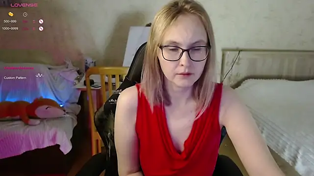 Snapshot of Agatha_Mott chatting on 10-25-25, 05:15 Agatha Mott online show from 10-25-25, 05:15