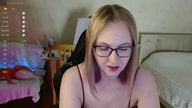 Snapshot of Agatha_Mott chatting on 10-26-25, 03:01 Agatha Mott online show from 10-26-25, 03:01