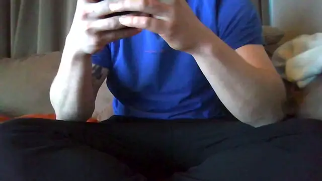 Snapshot of pietjepuk1310 chatting on 02-12-26, 04:13 pietjepuk1310 online show from 02-12-26, 04:13