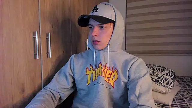 Snapshot of Mastrangelo_xxx chatting on 09-24-25, 04:05 Mastrangelo xxx online show from 09-24-25, 04:05