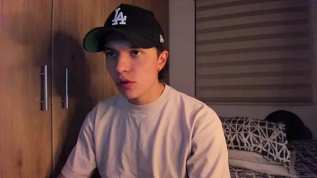 Snapshot of Mastrangelo_xxx chatting on 09-26-25, 03:21 Mastrangelo xxx online show from 09-26-25, 03:21