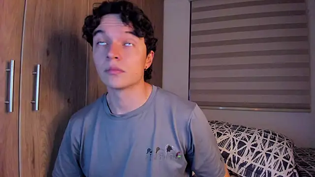 Snapshot of Mastrangelo_xxx chatting on 10-11-25, 02:33 Mastrangelo xxx online show from 10-11-25, 02:33