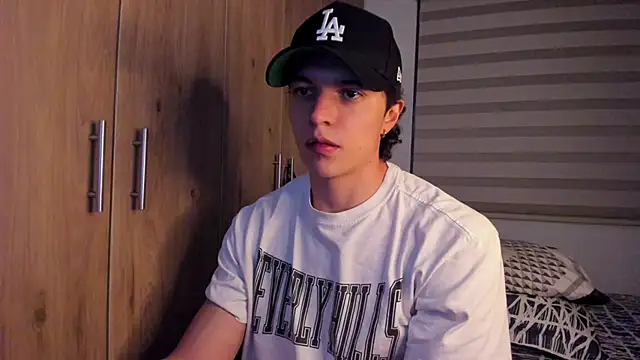 Snapshot of Mastrangelo_xxx chatting on 10-14-25, 03:18 Mastrangelo xxx online show from 10-14-25, 03:18