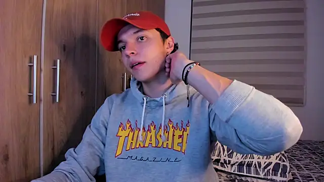 Snapshot of Mastrangelo_xxx chatting on 10-17-25, 03:53 Mastrangelo xxx online show from 10-17-25, 03:53