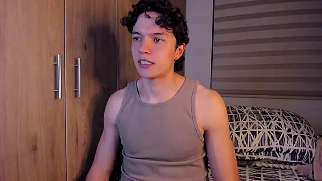 Snapshot of Mastrangelo_xxx chatting on 10-18-25, 04:37 Mastrangelo xxx online show from 10-18-25, 04:37