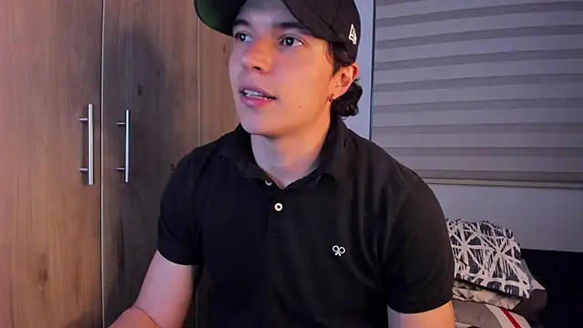 Snapshot of Mastrangelo_xxx chatting on 10-23-25, 03:06 Mastrangelo xxx online show from 10-23-25, 03:06