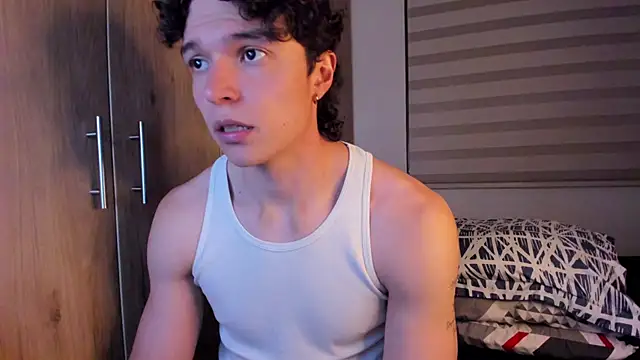 Snapshot of Mastrangelo_xxx chatting on 10-24-25, 02:52 Mastrangelo xxx online show from 10-24-25, 02:52