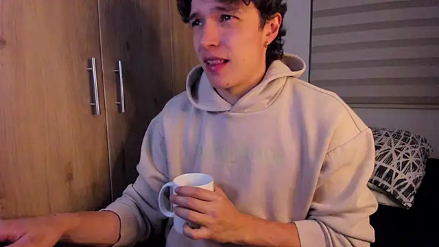 Snapshot of Mastrangelo_xxx chatting on 10-29-25, 03:20 Mastrangelo xxx online show from 10-29-25, 03:20