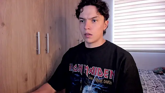 Snapshot of Mastrangelo_xxx chatting on 11-18-25, 09:08 Mastrangelo xxx online show from 11-18-25, 09:08