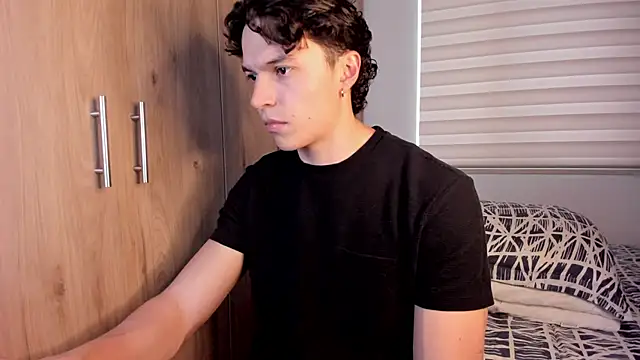 Snapshot of Mastrangelo_xxx chatting on 11-21-25, 08:29 Mastrangelo xxx online show from 11-21-25, 08:29