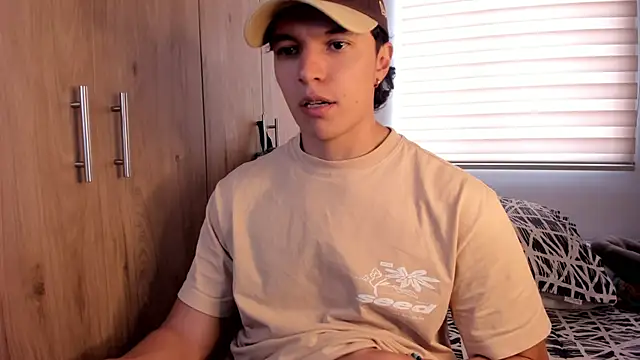 Snapshot of Mastrangelo_xxx chatting on 11-27-25, 07:16 Mastrangelo xxx online show from 11-27-25, 07:16