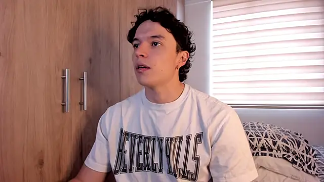 Snapshot of Mastrangelo_xxx chatting on 11-29-25, 08:23 Mastrangelo xxx online show from 11-29-25, 08:23