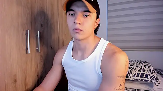 Snapshot of Mastrangelo_xxx chatting on 11-30-25, 10:47 Mastrangelo xxx online show from 11-30-25, 10:47