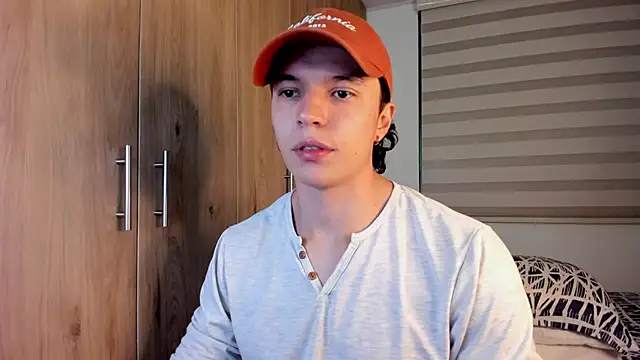 Snapshot of Mastrangelo_xxx chatting on 12-04-25, 03:05 Mastrangelo xxx online show from 12-04-25, 03:05