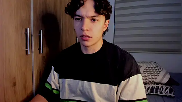 Snapshot of Mastrangelo_xxx chatting on 01-15-26, 04:17 Mastrangelo xxx online show from 01-15-26, 04:17