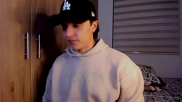 Snapshot of Mastrangelo_xxx chatting on 01-18-26, 04:05 Mastrangelo xxx online show from 01-18-26, 04:05