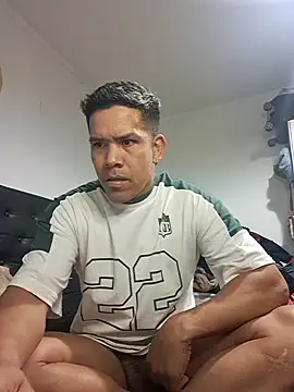 Snapshot of liamlara chatting on 09-14-25, 05:06 liamlara online show from 09-14-25, 05:06