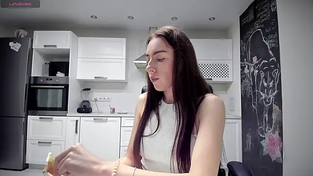 Snapshot of lisenok chatting on 05-18-26, 05:52 lisenok online show from 05-18-26, 05:52