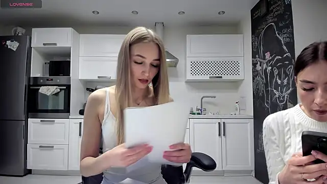 Snapshot of lisenok chatting on 05-27-26, 06:27 lisenok online show from 05-27-26, 06:27