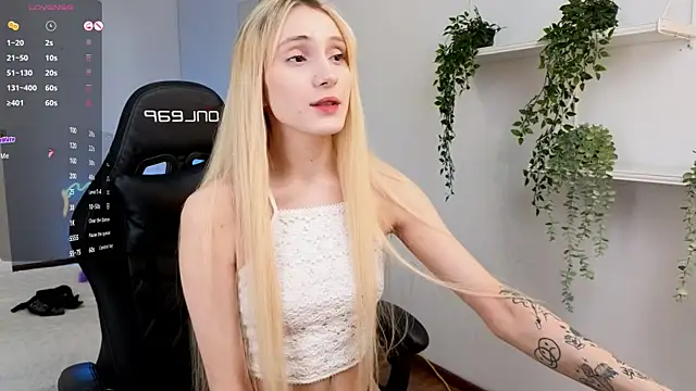 Snapshot of elliefrost chatting on 02-07-25, 08:53 elliefrost online show from 02-07-25, 08:53