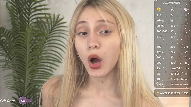 Snapshot of elliefrost chatting on 02-21-25, 01:22 elliefrost online show from 02-21-25, 01:22