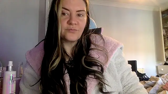 AureliaXOX online show from 02-05-25, 10:30