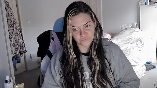 AureliaXOX online show from 02-28-25, 09:36