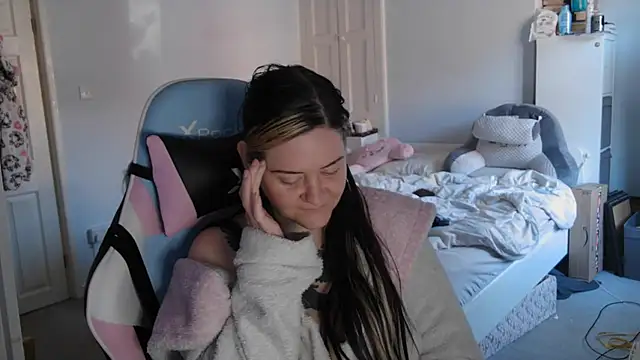 AureliaXOX online show from 03-06-25, 09:58