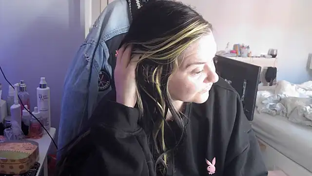 AureliaXOX online show from 09-27-25, 10:09