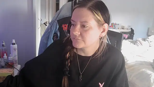 AureliaXOX online show from 09-30-25, 02:44