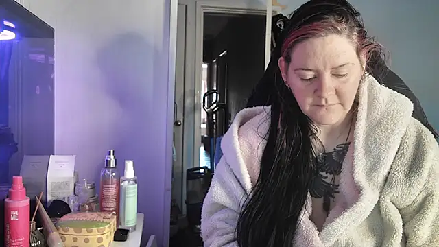 Snapshot of AureliaXOX chatting on 11-17-25, 09:04 AureliaXOX online show from 11-17-25, 09:04