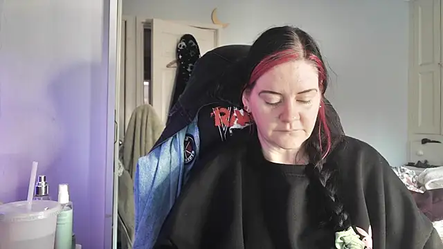 Snapshot of AureliaXOX chatting on 11-18-25, 09:25 AureliaXOX online show from 11-18-25, 09:25