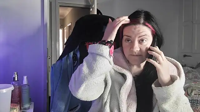 Snapshot of AureliaXOX chatting on 11-21-25, 09:08 AureliaXOX online show from 11-21-25, 09:08