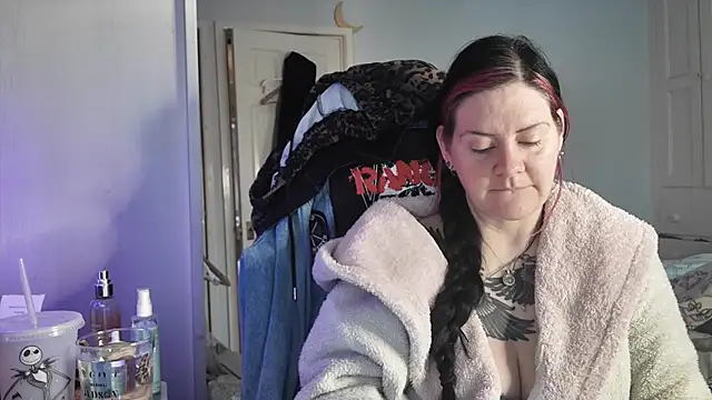 Snapshot of AureliaXOX chatting on 12-04-25, 09:18 AureliaXOX online show from 12-04-25, 09:18