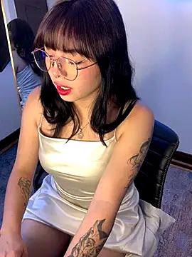 Snapshot of Valu_euphoria chatting on 09-27-25, 10:15 Valu euphoria online show from 09-27-25, 10:15