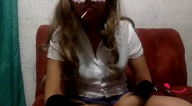 Snapshot of sharonlopez9611 chatting on 02-11-25, 04:44 sharonlopez9611 online show from 02-11-25, 04:44