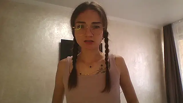 Snapshot of RoyalDessertt chatting on 10-13-25, 06:24 RoyalDessertt online show from 10-13-25, 06:24