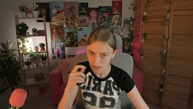 Snapshot of KiraMontoya chatting on 02-16-25, 02:10 KiraMontoya online show from 02-16-25, 02:10