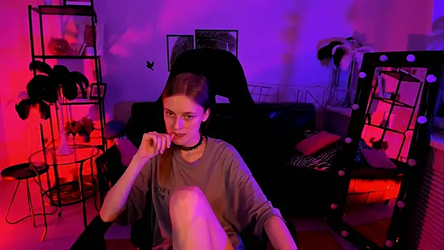 Snapshot of KiraMontoya chatting on 02-18-25, 02:06 KiraMontoya online show from 02-18-25, 02:06