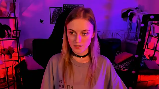 Snapshot of KiraMontoya chatting on 02-18-25, 09:20 KiraMontoya online show from 02-18-25, 09:20