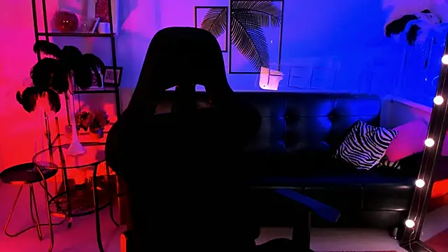 Snapshot of KiraMontoya chatting on 02-21-25, 02:38 KiraMontoya online show from 02-21-25, 02:38