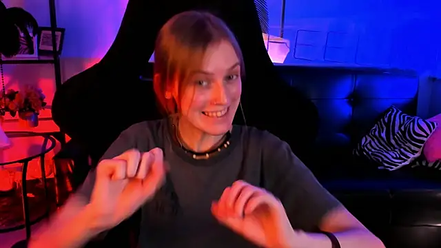 Snapshot of KiraMontoya chatting on 02-25-25, 02:22 KiraMontoya online show from 02-25-25, 02:22