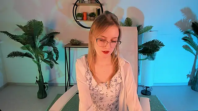 Snapshot of KiraMontoya chatting on 03-11-25, 05:13 KiraMontoya online show from 03-11-25, 05:13